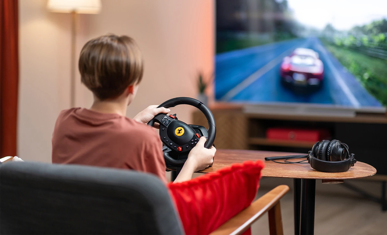 Žaidimų vairo rinkinys Thrustmaster Racing Wheel | T98-P Ferrari 296 GTB (vairo rinkinys + pedalų rinkinys) PS4 / PS5 / PC aprašymas - Prekės nuotrauka