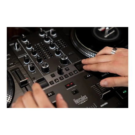Hercules | DJControl Inpulse T7 | Garsiakalbiai | USB jungtis