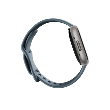 Išmanusis laikrodis Fitbit Versa 4, Platinos spalvos korpusas su melsvos spalvos silikoniniu dirželiu
