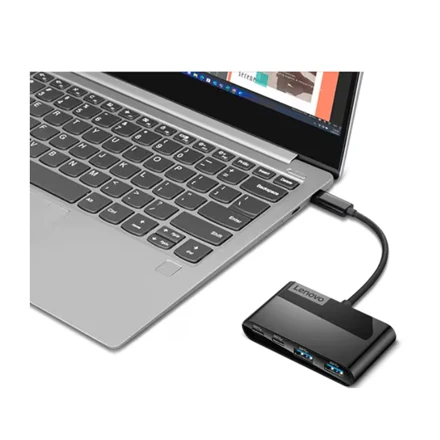 Lenovo 4 prievadų USB-C šakotuvas prijungtas prie kompiuterio