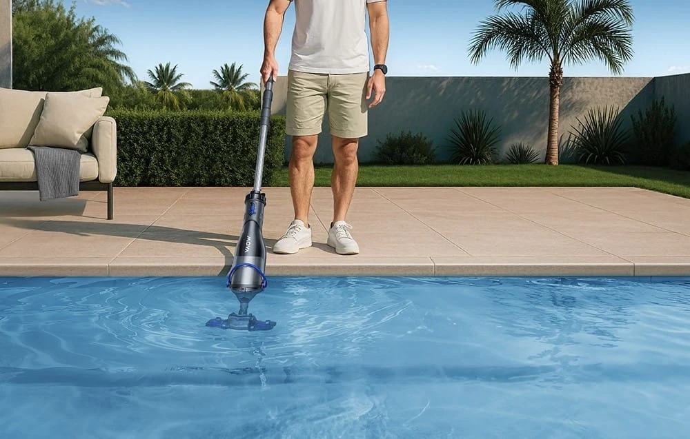 MOVA Handler V10 siurblys naudojamas baseine