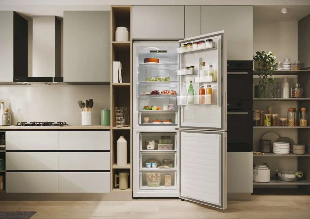 Pastatomas šaldytuvas Candy Fresco 300 | CNCQ2T618EW, baltos spalvos