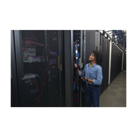 APC Rack PDU 9000 komutuojamas, ZeroU, 32A, 230V, (21) C13 ir (3) C19 | Schneider Electric