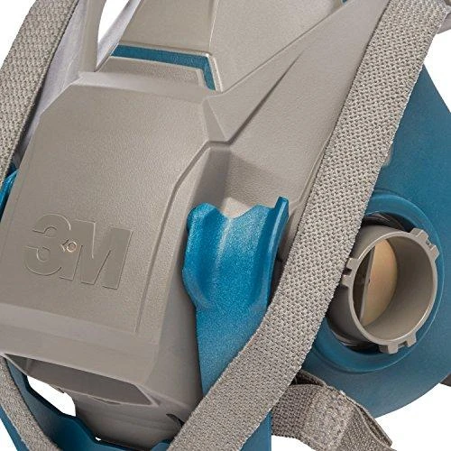 3M 6502QL puskaukė: artimas korpuso ir QuickLatch svirtelės vaizdas