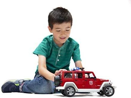 BRUDER 1:16 Jeep Wrangler gaisrinės automobilis su ugniagesiu, 02528