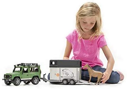 BRUDER džipas Land Rover su arklių priekaba 02592