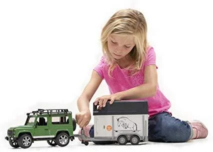 BRUDER džipas Land Rover su arklių priekaba 02592