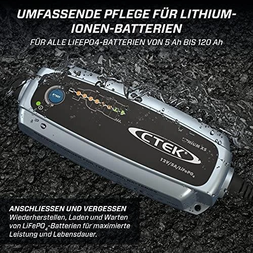 Ctek Lithium XS kroviklis su vandens atsparumo demonstravimu
