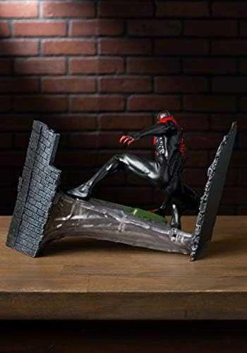 Diamond Select Toys Spider-Man Miles Morales Statue - 18 cm