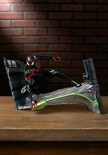 Diamond Select Toys Spider-Man Miles Morales Statue - 18 cm