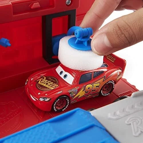 Mattel Cars transporteris Makas su žaidimų aikštele