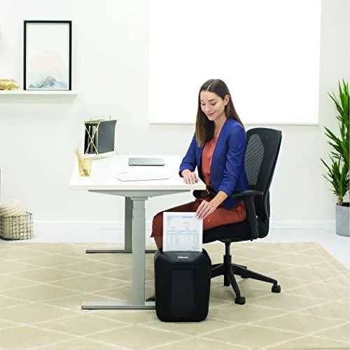 Fellowes Powershred | LX41 | Juodas | 17 L | Kreditinių kortelių smulkinimas | Popieriaus apdorojimo standartas / išvestis 8 lapai per eigą | Mini-Cut smulkintuvas | Garantija 24 mėn.