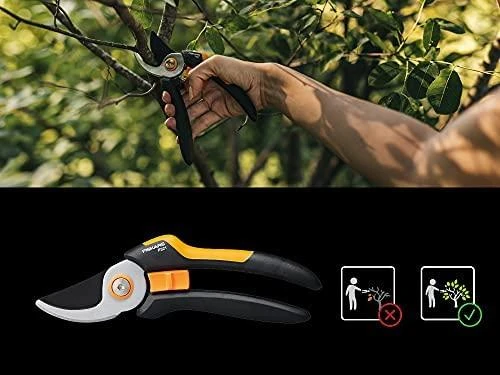 Fiskars Solid™ sekatorius prasilenkiančiais ašmenimis M (P321)