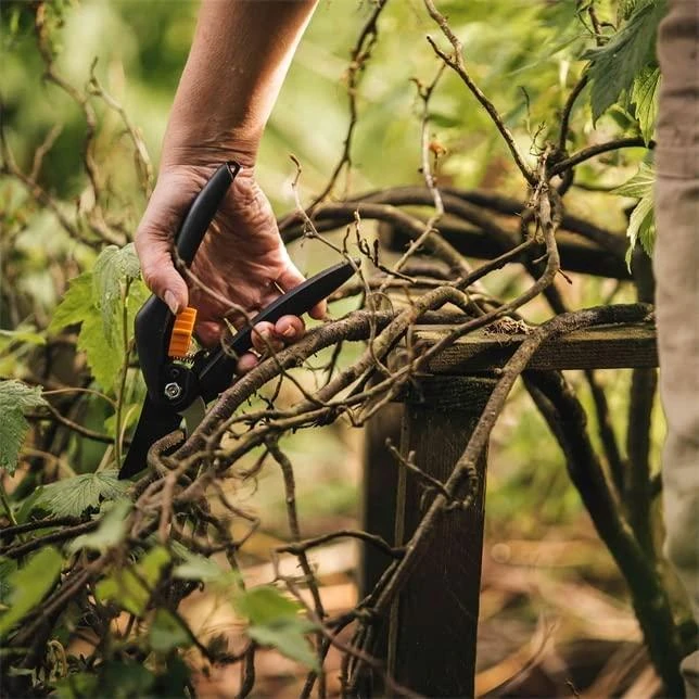 Fiskars Rinkinys: genėjimo žirklės l78 fs112590 + p26 genėjimo žirklės fs111260