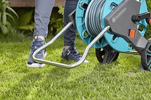 Vežimėlis sodo žarnai Gardena AquaRoll M su fiksatoriumi