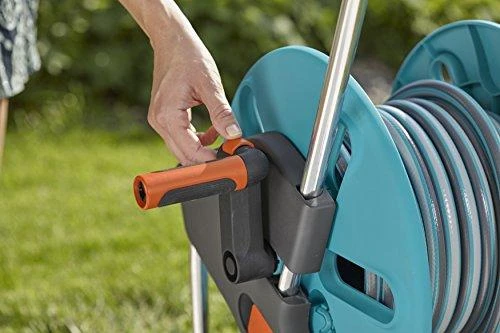 Vežimėlis sodo žarnai Gardena AquaRoll M su fiksatoriumi
