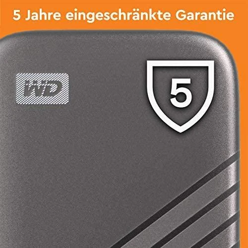 Kietasis diskas Western Digital „Sandisk WD 2TB My Passport SSD“ – nešiojamas SSD diskas, kurio skaitymo ir įrašymo greitis siekia 1050 MB/s, o įrašymo – 1000 MB/s, USB 3.2 Gen 2 – kosminės pilkos spalvos