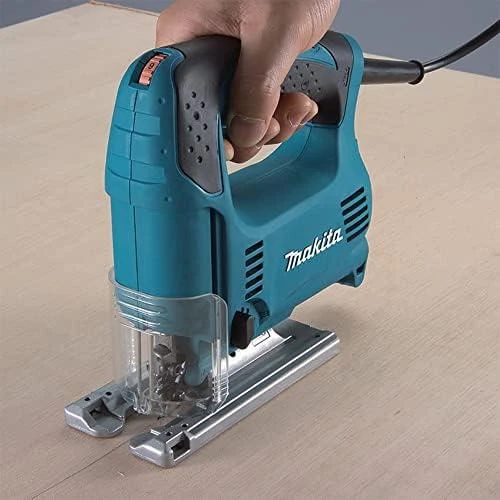 Makita 4329K Siaurapjūklis, 450 W, 65 mm, 500-3100 min-1, 3-jų pakopų švytuoklinis judesys, lagaminas 1,9kg