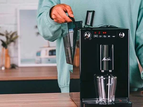 MELITTA automatinis kavos aparatas E950-101 solo, juoda-sidabro spalva