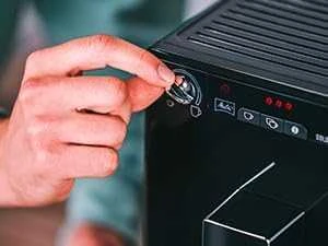 MELITTA automatinis kavos aparatas E950-101 solo, juoda-sidabro spalva