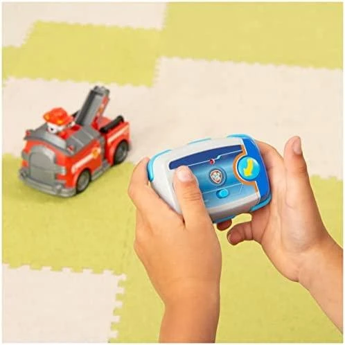 Spin Master Spin Master Paw Patrol nuotoliniu būdu valdomas gaisrinis automobilis Marshall + universalus nuotolinio valdymo pultas