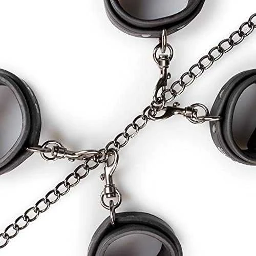 BDSM pančiai su jungiamąja grandinėle