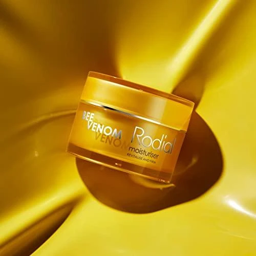Rodial Bee Venom Moisturiser atgaivinantis ir stangrinantis veido kremas sausai / normaliai veido odai, 50 ml