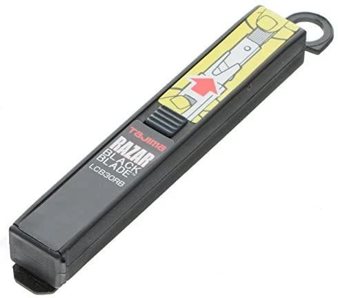 Laužomos geležtės 9mm blades, patogus dispenceris blisteryje Tajima Razor Juodas