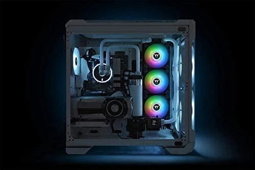 Thermaltake ventiliatoriai su RGB apšvietimu kompiuterio korpuse
