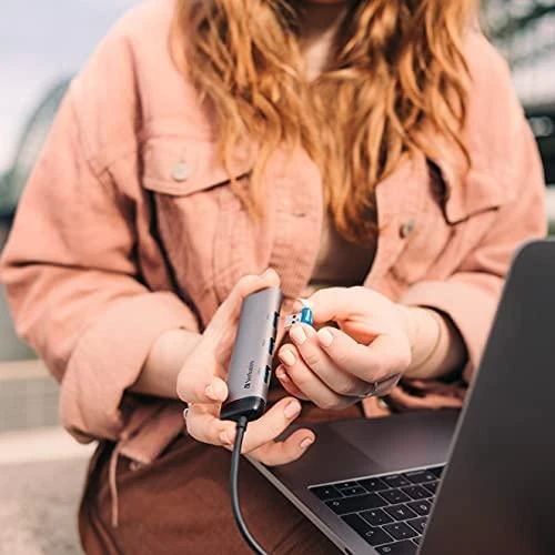 Verbatim USB-C šakotuvas su 4 USB-A jungtimis naudojimo metu