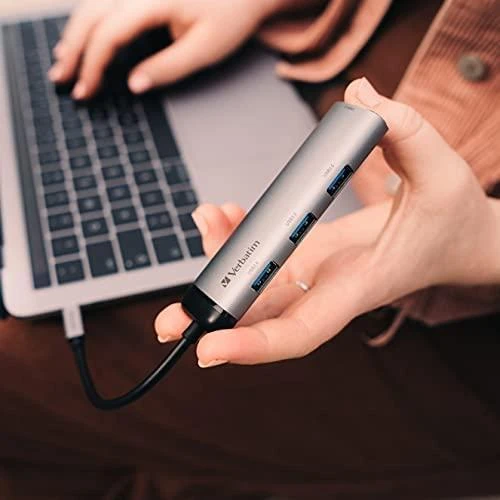 Verbatim USB-C į 4xUSB-A šakotuvas rankoje