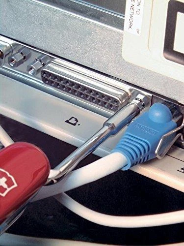 Victorinox CyberTool 34 atliekant darbus su kompiuteriu