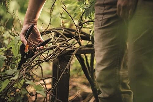 Fiskars SingleStep sekatorius prasilenkiančiais ašmenimis