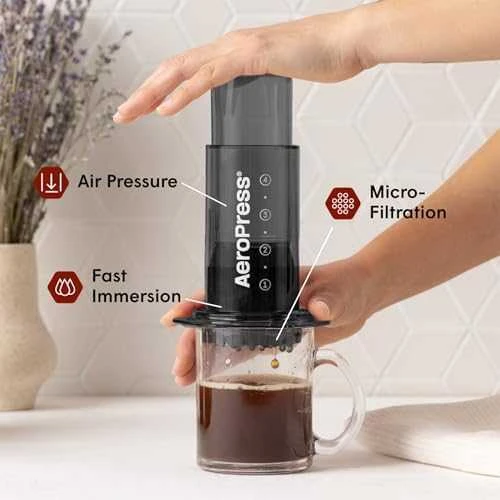 „Aeropress Clear“ juodas kavos virimo aparatas
