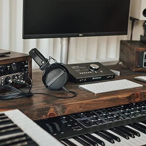 Beyerdynamic DT 990 Pro Limited Edition, atviro tipo profesionalios ausinės, Juodos