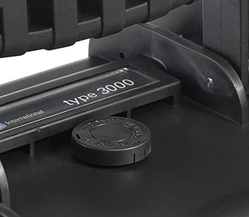 B&W Outdoor Cases Type 4000 Juoda su segregatorem