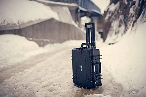 B&W Outdoor Cases Type 6800 Juoda su segregatorem