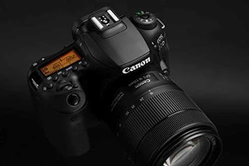 Canon EOS 90D + EF-S 18-135mm f/3.5-5.6 IS USM SLR fotoaparato komplektas 32,5 MP CMOS 6960 x 4640 pikseliai Juoda