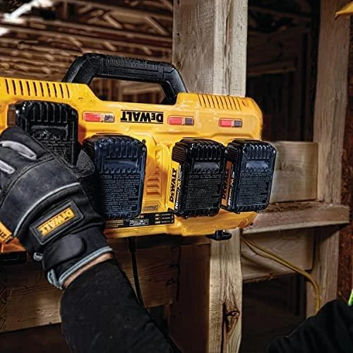DEWALT keturvietis Įkroviklis DCB104 XR 8A
