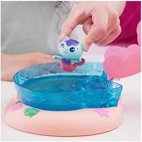 Spin Master Gabby's Dollhouse „Gabi's Cat House Pool Fun“ figūrėlių rinkinys 6067878 WB3