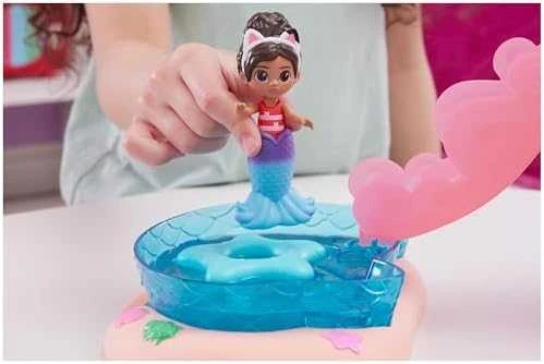 Spin Master Gabby's Dollhouse „Gabi's Cat House Pool Fun“ figūrėlių rinkinys 6067878 WB3