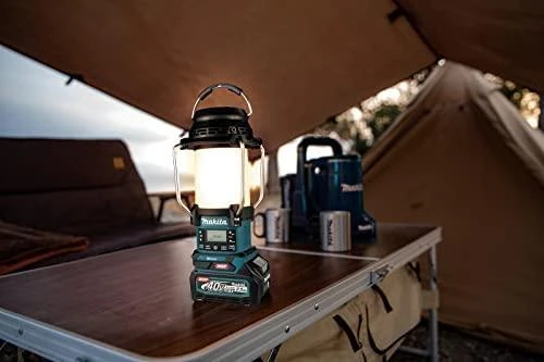 Makita Akumuliatorinis XGT® žibintas / radijas MR009G 40V • 1000lx • DAB/DAB+