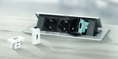 Orno NOEN baldų kasetė, įleidžiama į stalviršį, su integruotu PVC rėmu moduliniams lizdams 3 x 45x45mm arba 6 x 22,5x45mm, 1,5m laidas, sidabrinė