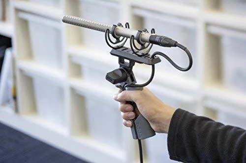 RODE PG2-R rankena su Rycote NTG mikrofonui