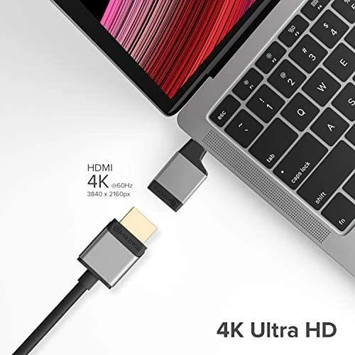 USB-C į HDMI adapteris prijungtas prie kompiuterio