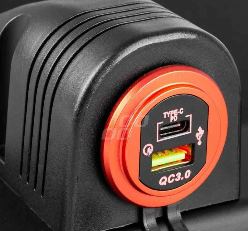 Amio Vandeniui atsparus telefono įkroviklis USB+USB-C 12/24V MOD-08
