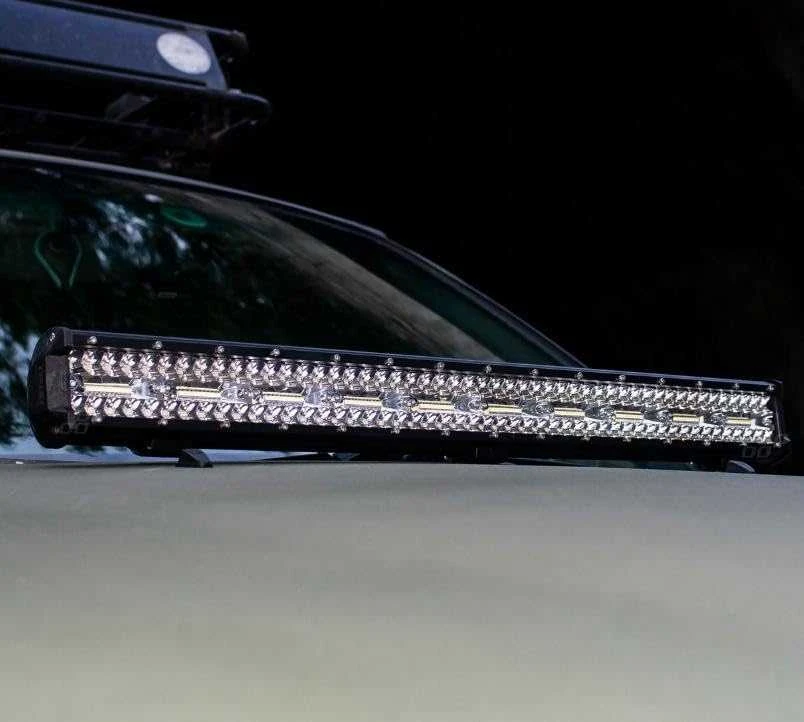 Amio LED žibintų skydelis pritvirtintas ant automobilio
