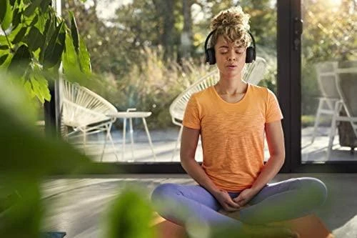Philips TAA4216BK ausinės naudojamos meditacijos metu