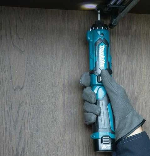 Makita DF012DSJ Akumuliatorinis suktuvas 7,2V; 2x1,5Ah Li-ion; 8Nm; 1/4"; LED; 2-greičiai, MAKPACK