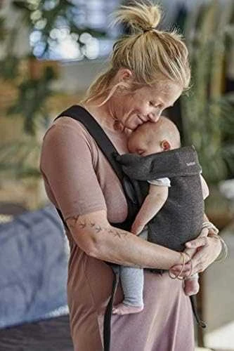 BabyBjorn Baby Carrier Mini 3D Jersey - maža nešioklė naujagimiui | Pilkai juoda